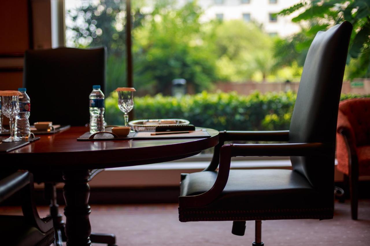 Islamabad Serena Hotel ภายนอก รูปภาพ